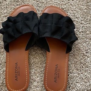 Ruffle black sandals